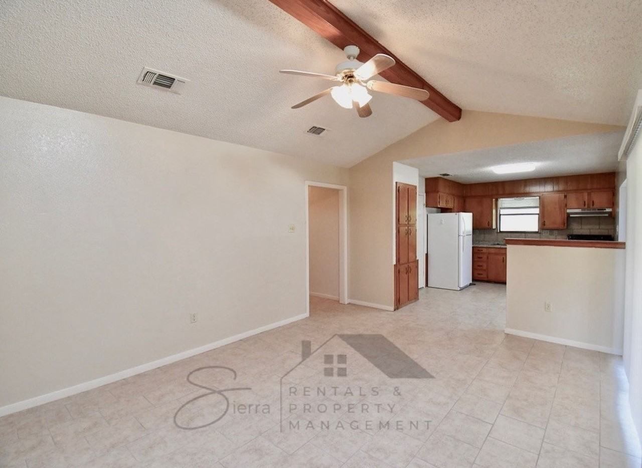 504 Belinda Cir - Photo 2 of 10