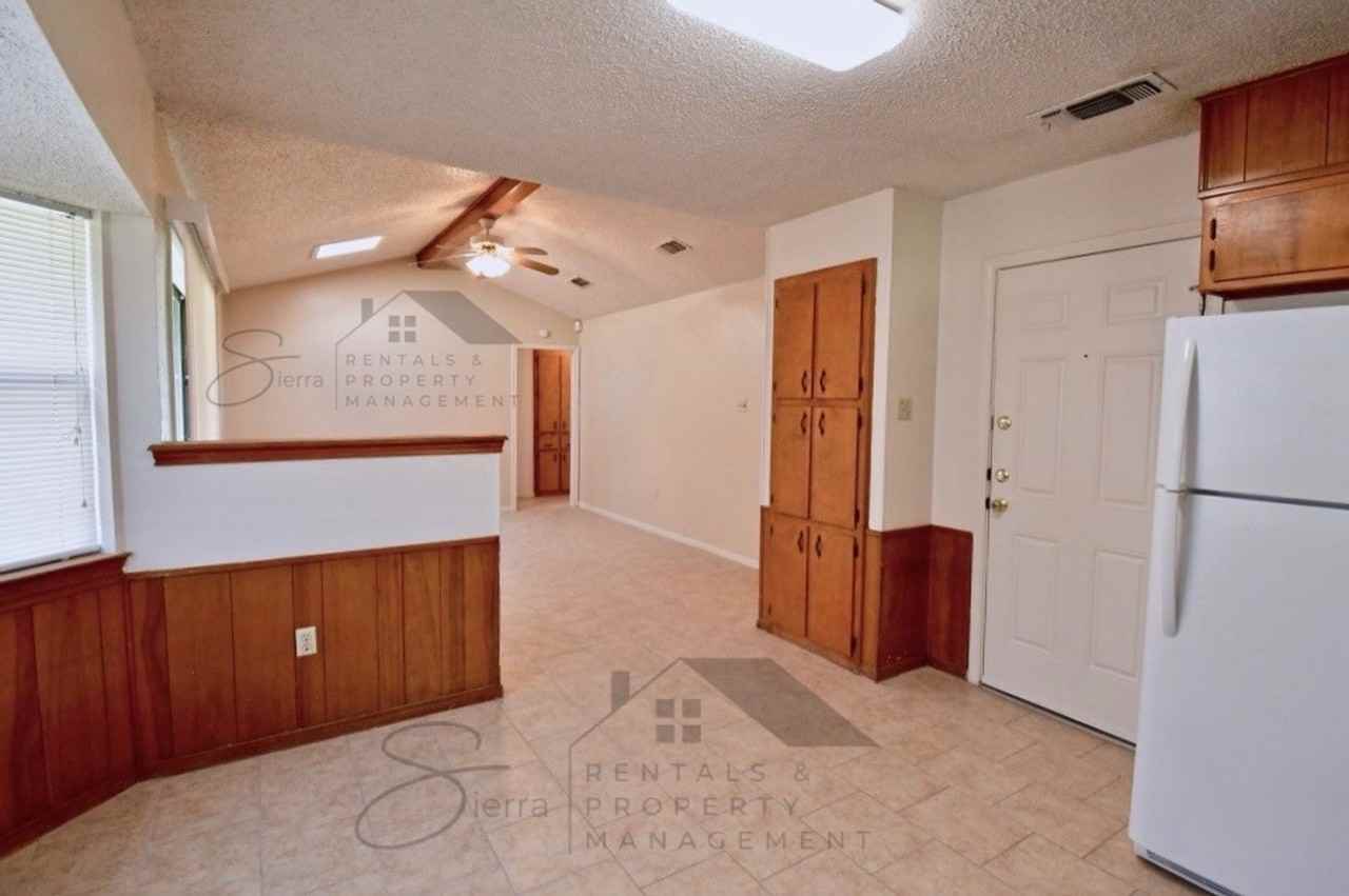 504 Belinda Cir - Photo 5 of 10