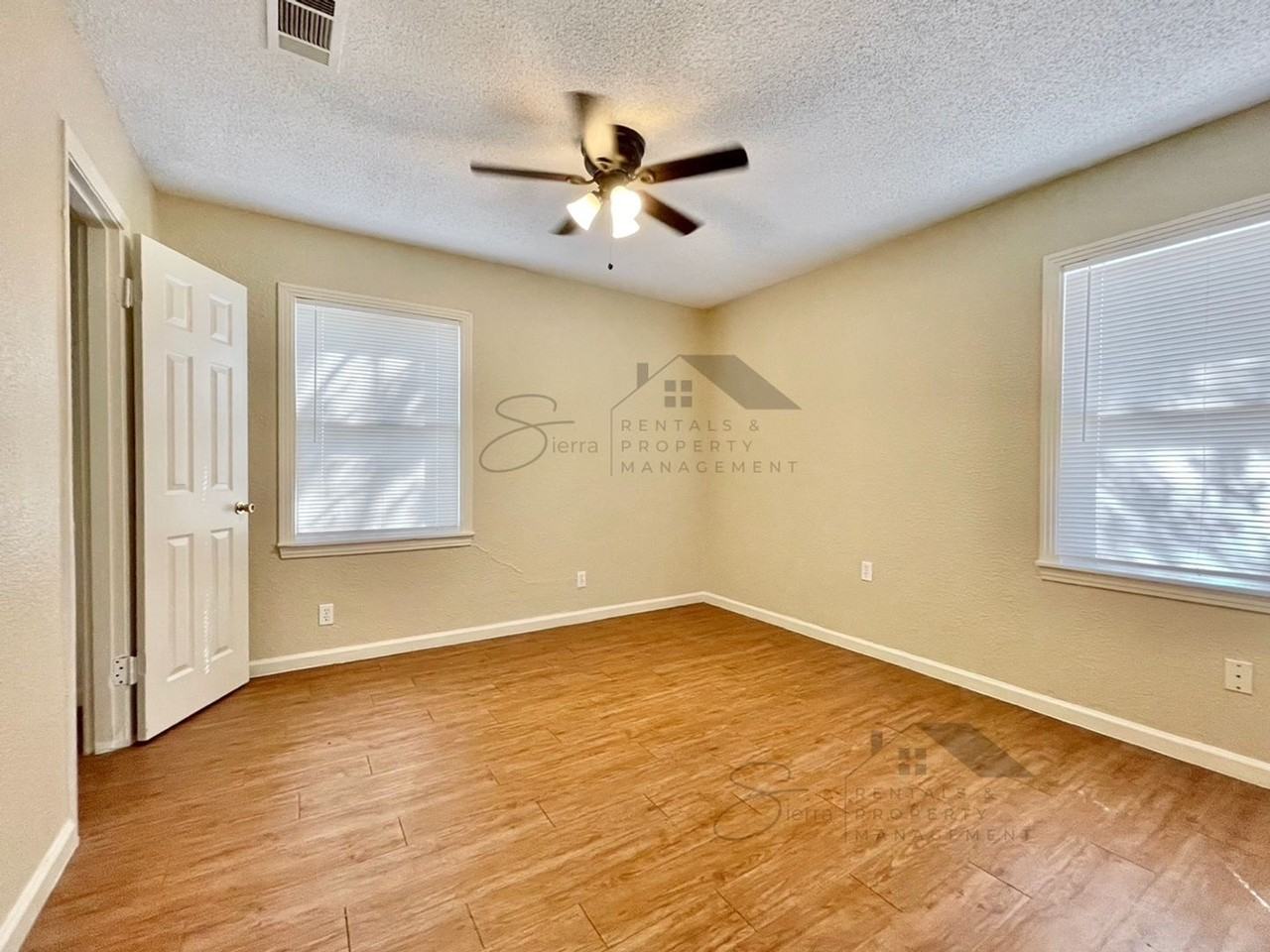 3014 Taft St - Photo 5 of 6