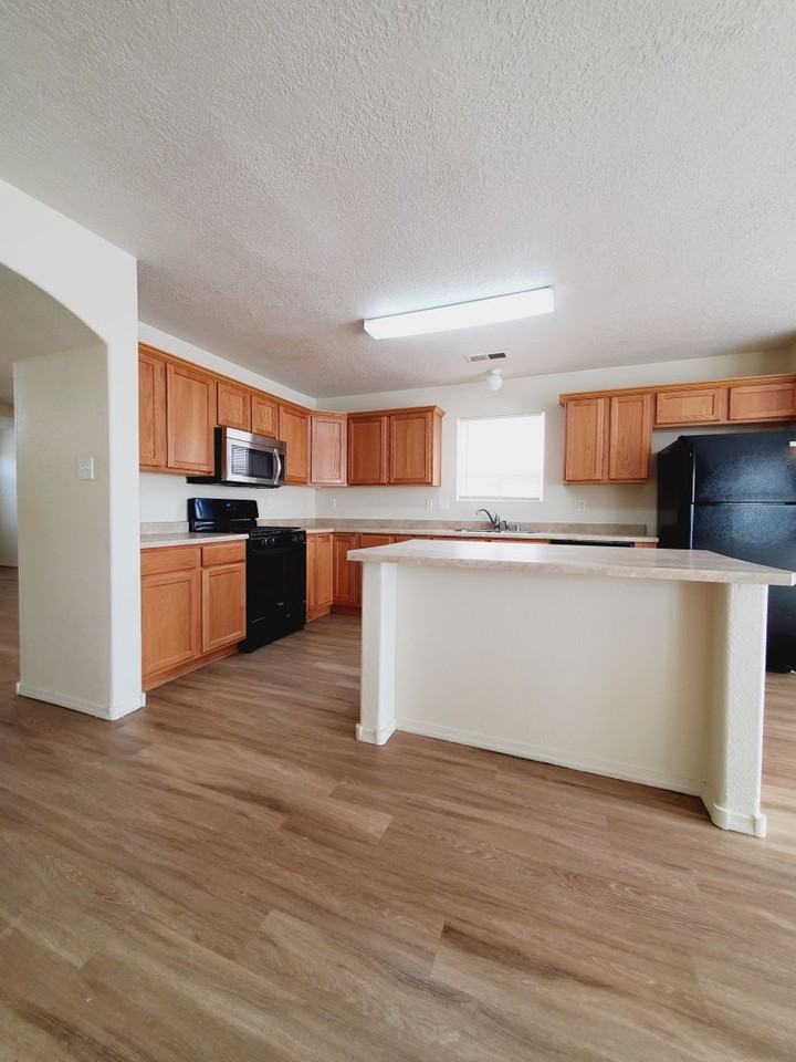 631 Rain Lily Rd Sw - Photo 5 of 32