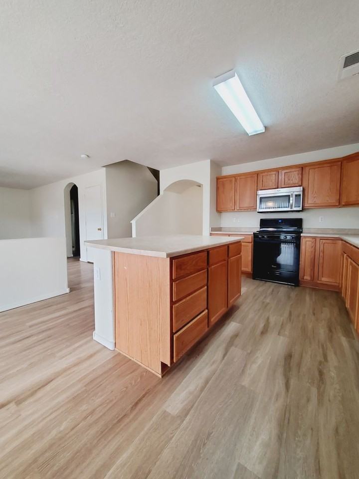 631 Rain Lily Rd Sw - Photo 6 of 32