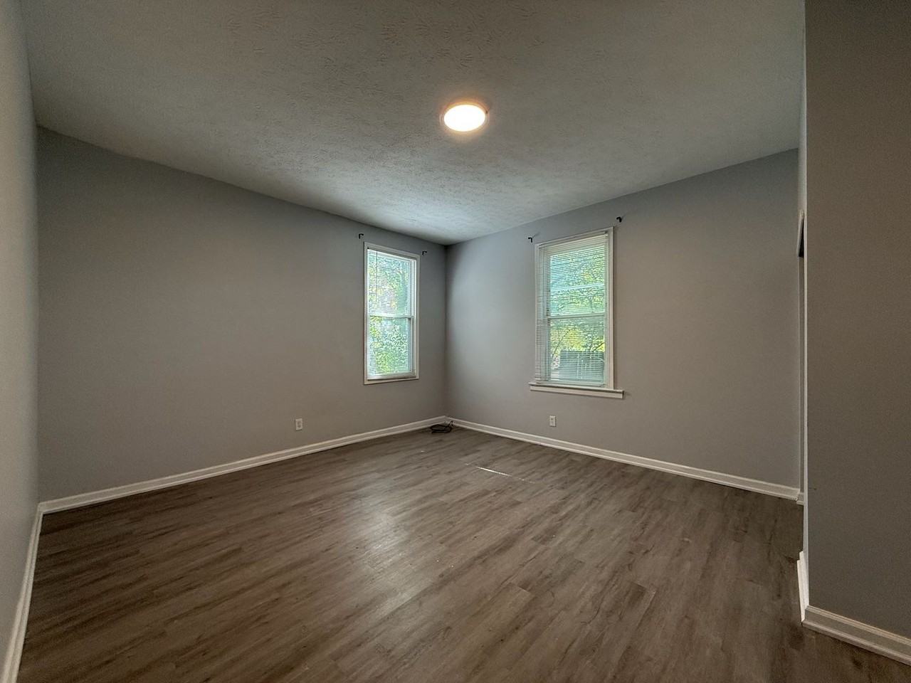 2209 Victor St - Photo 5 of 40