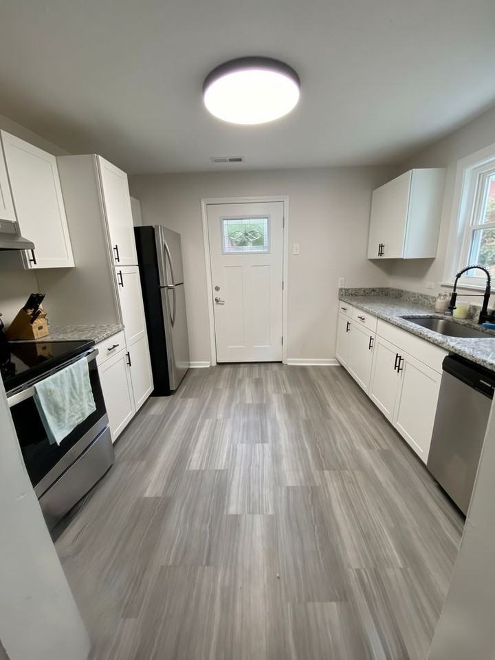 465 Warner St - Photo 4 of 29