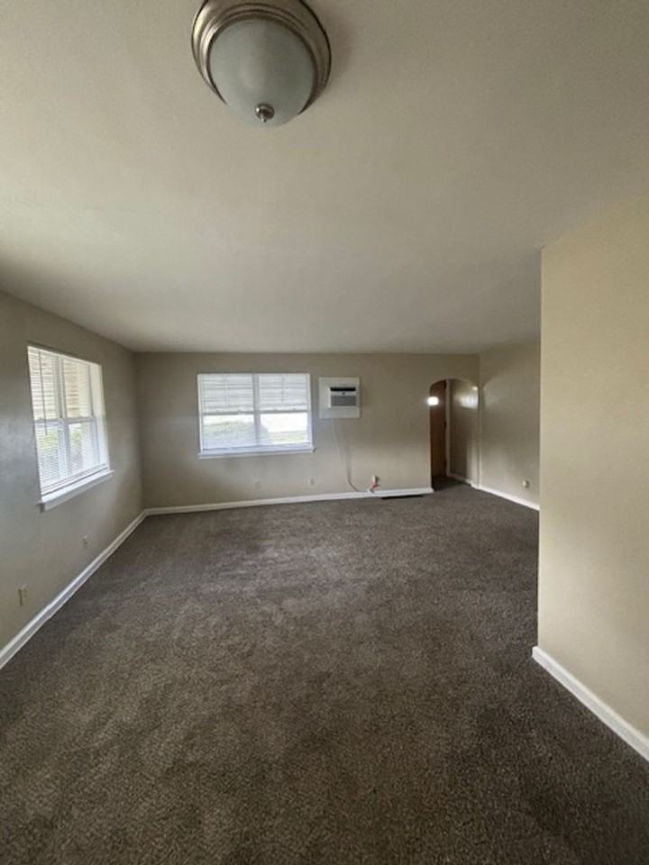 235 Connecticut Ave - Photo 4 of 13