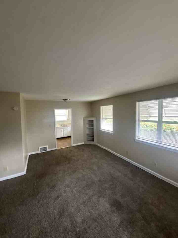 235 Connecticut Ave - Photo 5 of 13