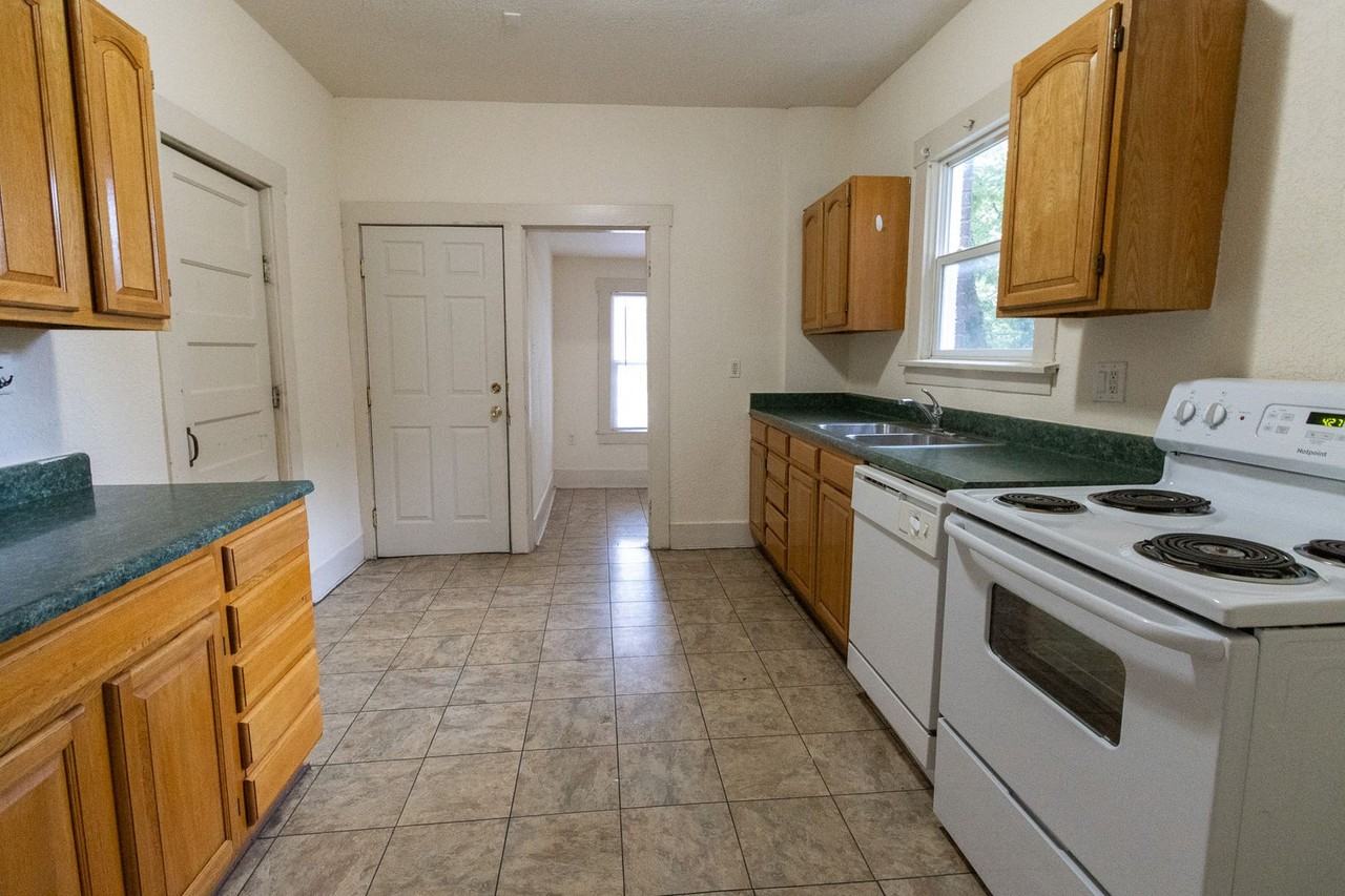 1500 Rosemary Ln - Photo 6 of 22
