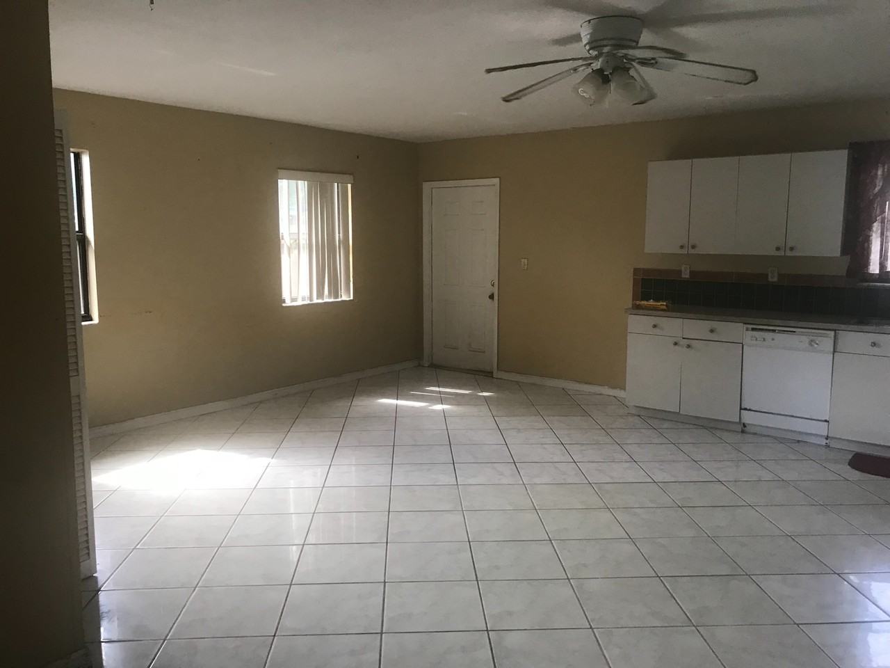 1419 Nw 11th St - Photo 4 of 14
