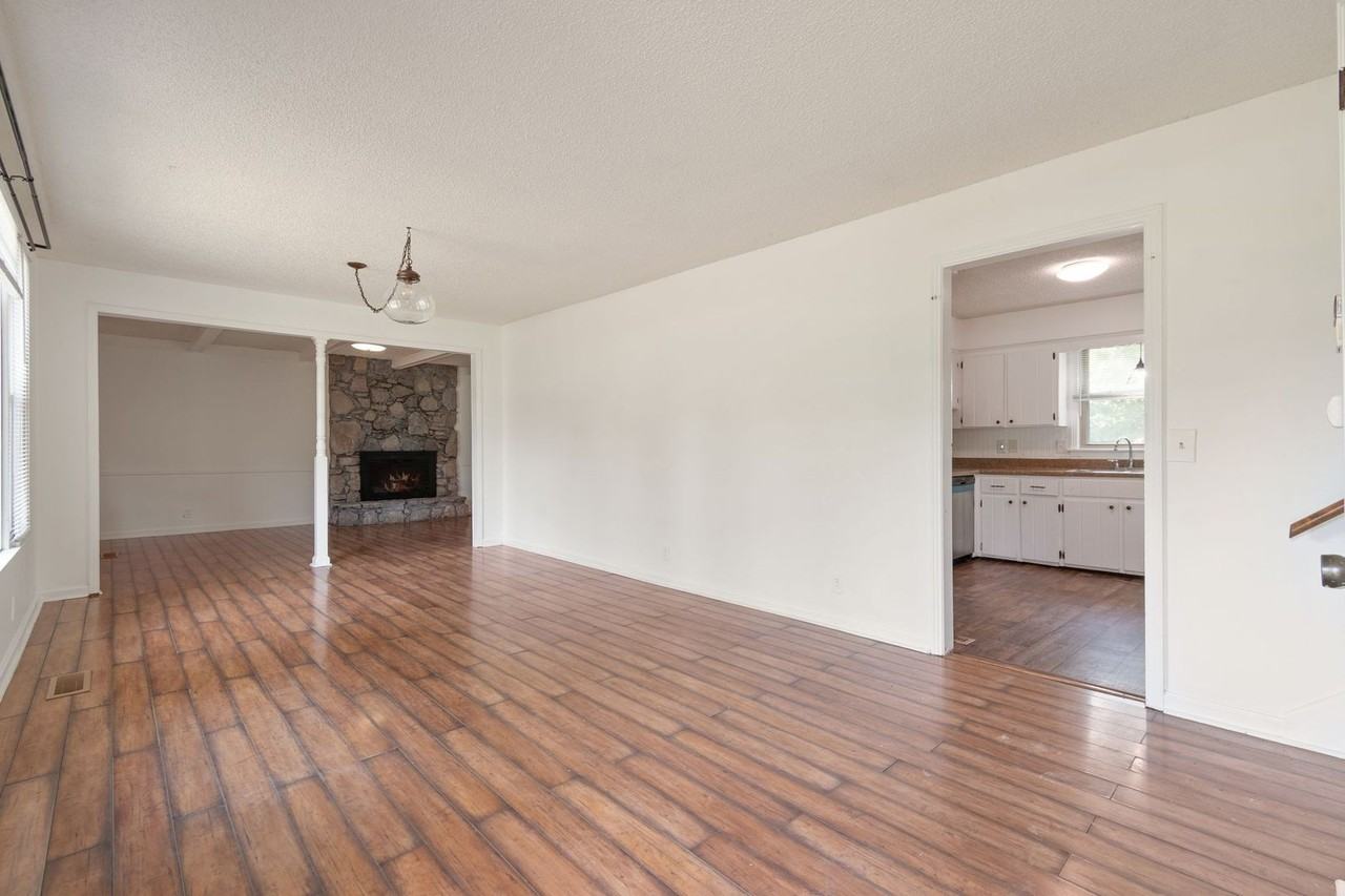 101 Creekwood Dr - Photo 3 of 33