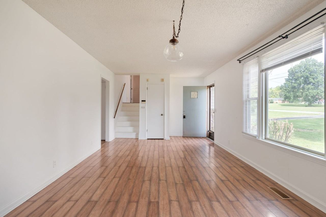 101 Creekwood Dr - Photo 6 of 33