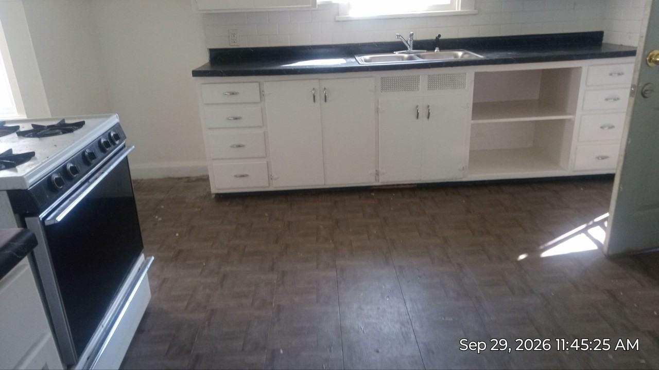 1441 Prouty Ave - Photo 4 of 7