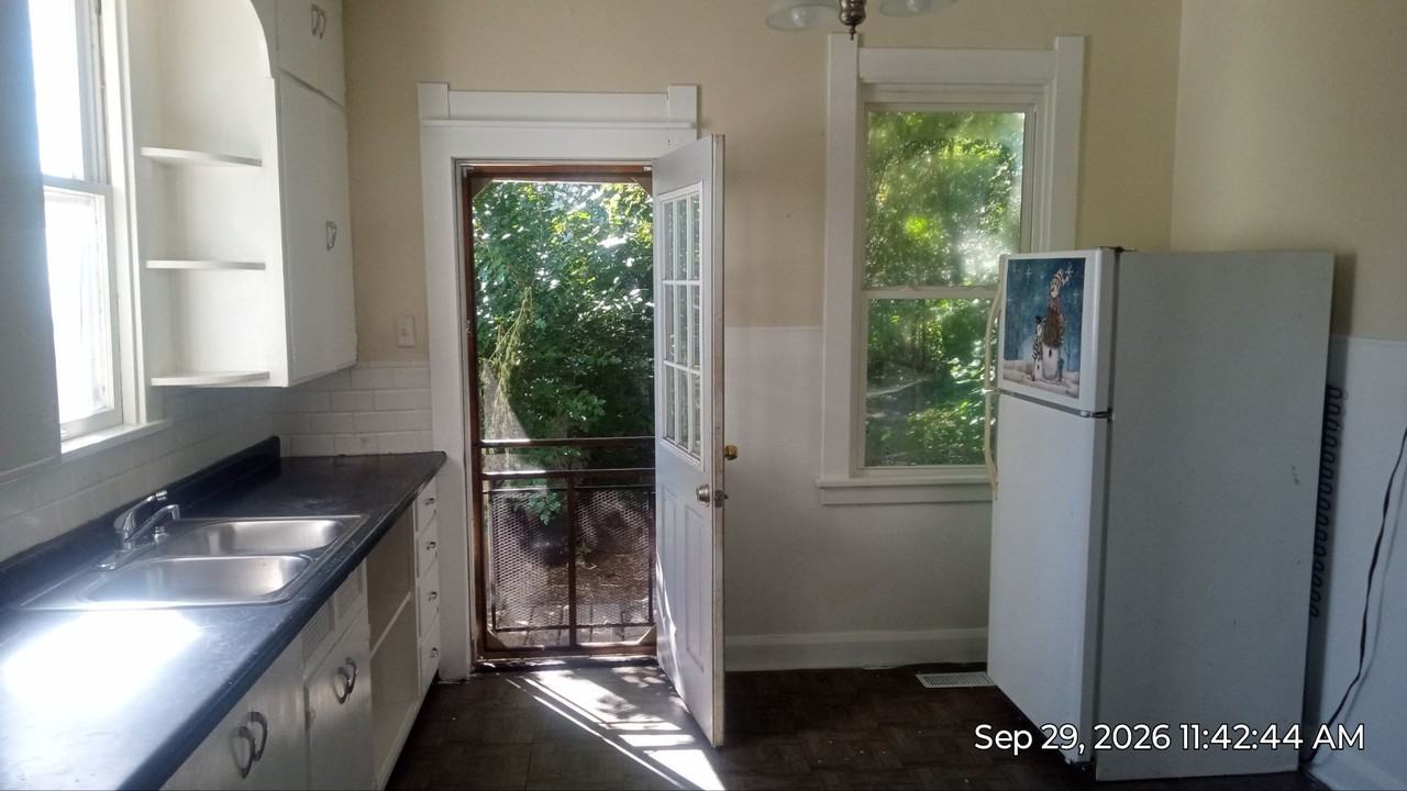 1441 Prouty Ave - Photo 5 of 7