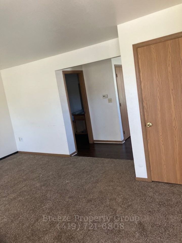 3049 N Ontario St - Photo 3 of 13
