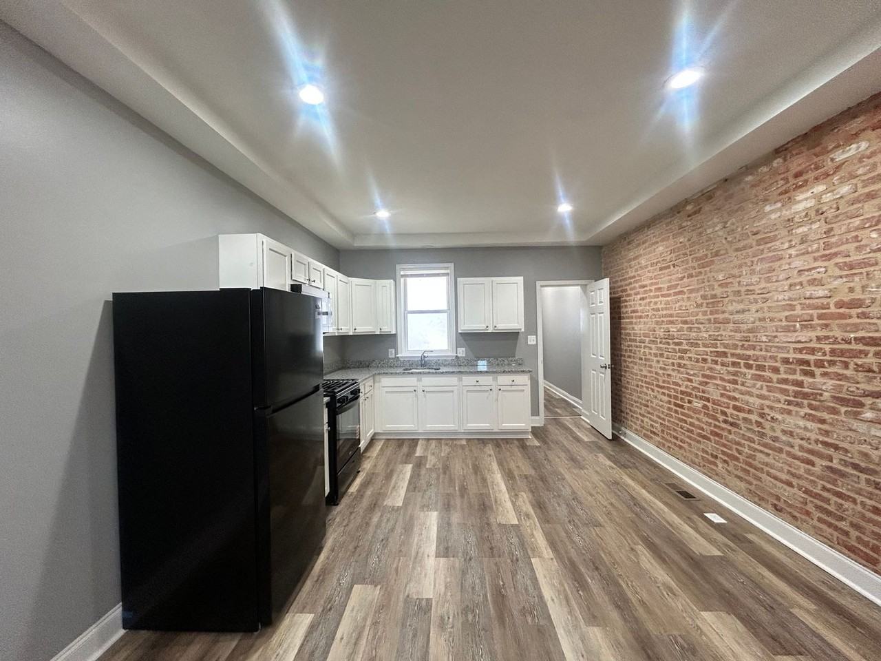 126 N East Ave - Photo 2 of 11