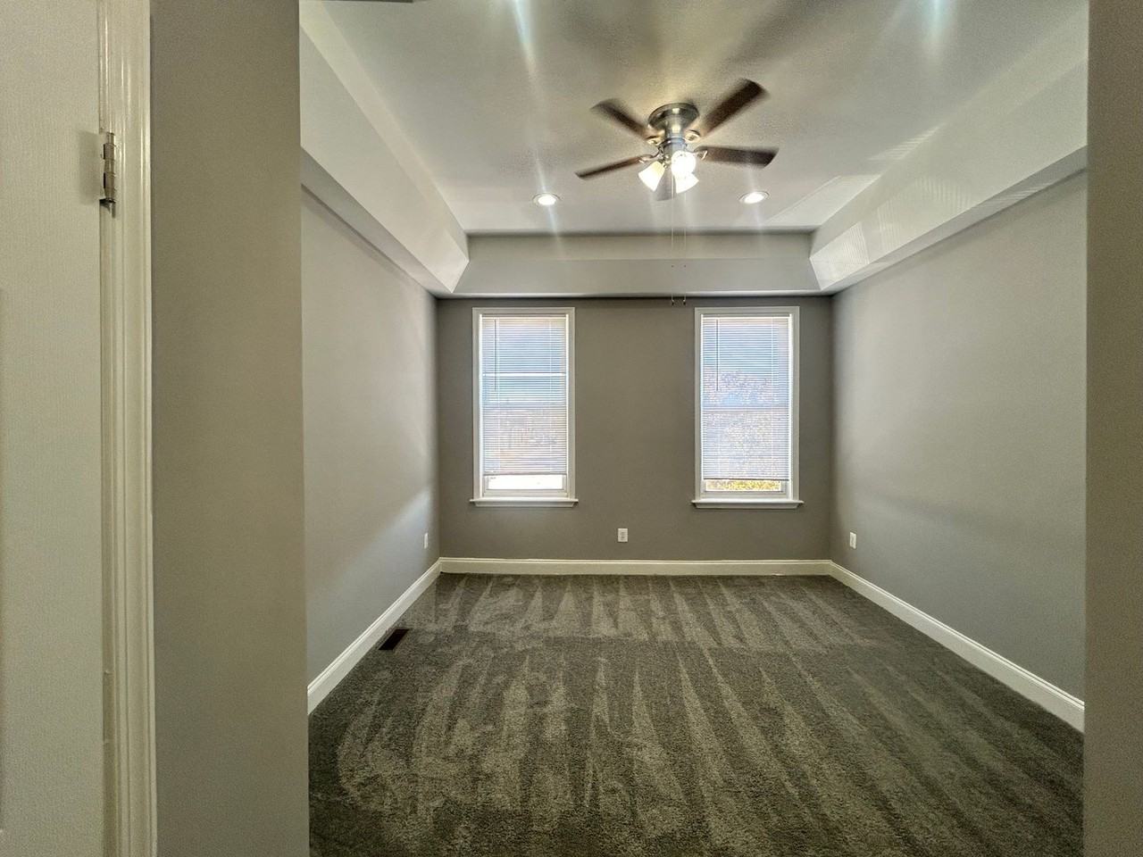 126 N East Ave - Photo 3 of 11