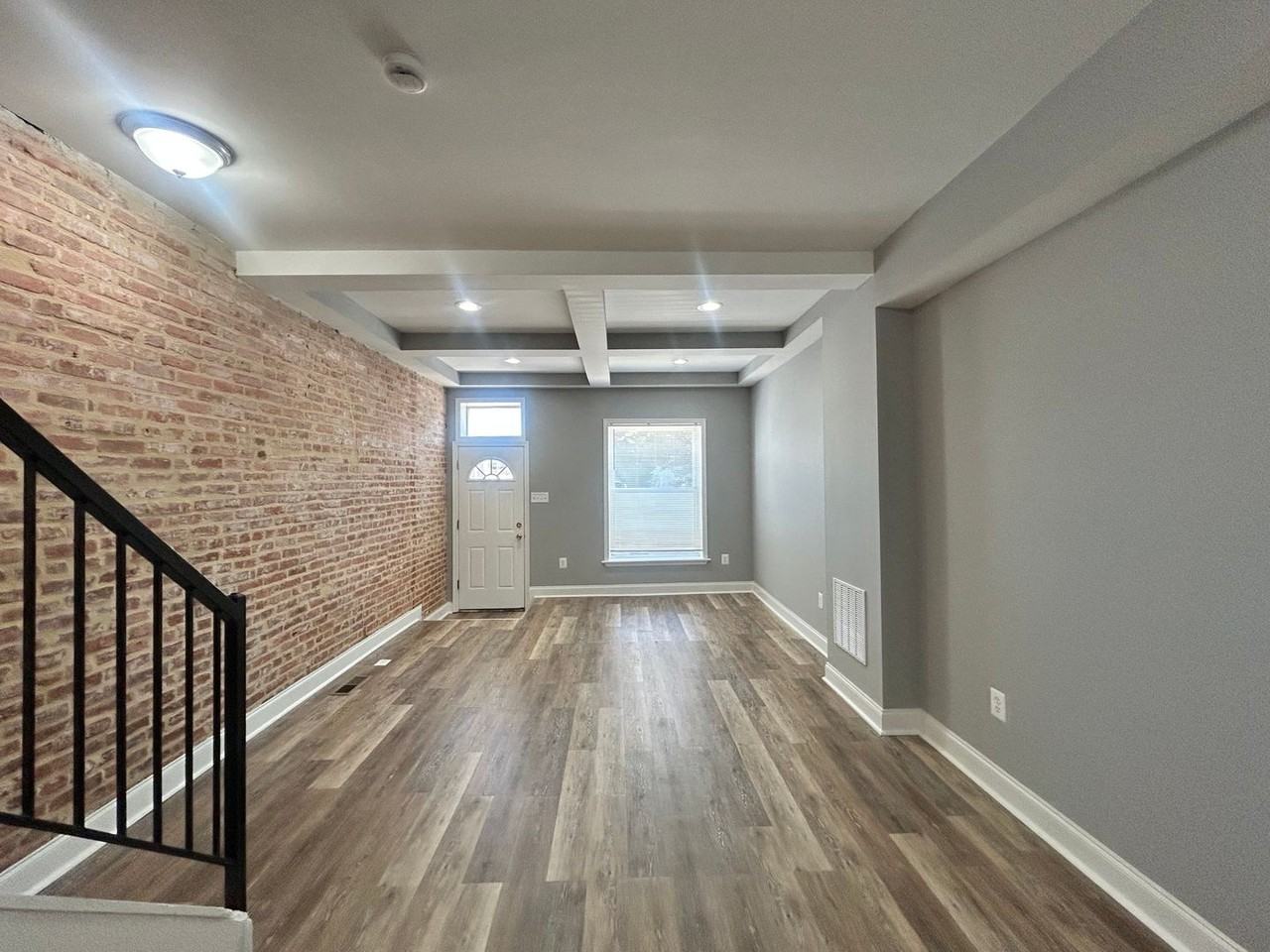 126 N East Ave - Photo 4 of 11