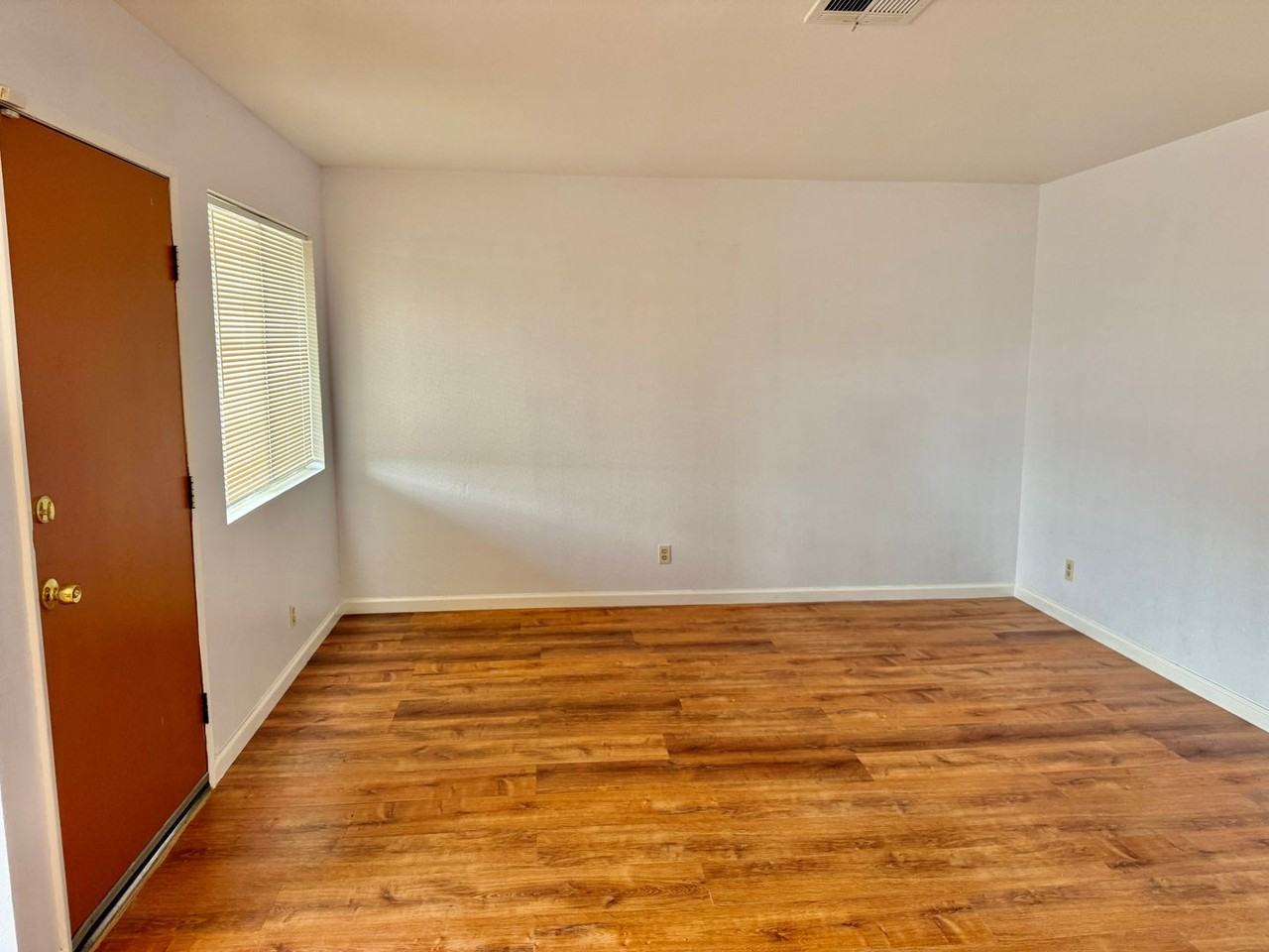 814 S Sheridan St - Photo 3 of 14