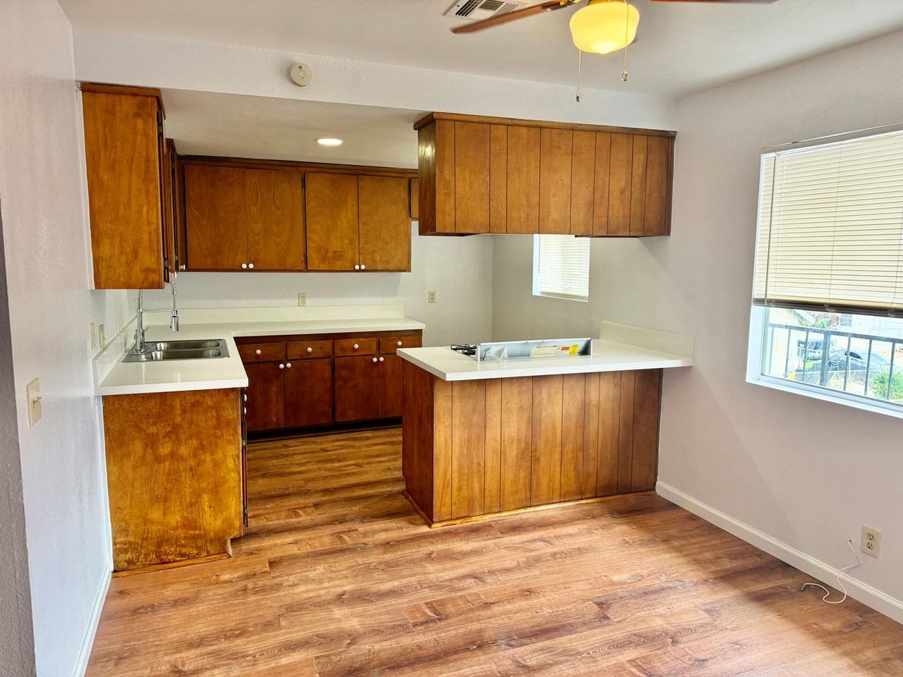 814 S Sheridan St - Photo 4 of 14
