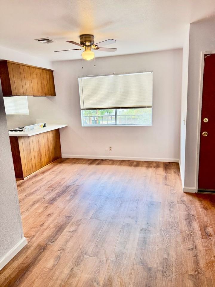 814 S Sheridan St - Photo 5 of 14