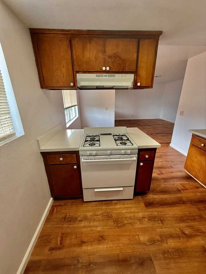 814 S Sheridan St - Photo 6 of 14