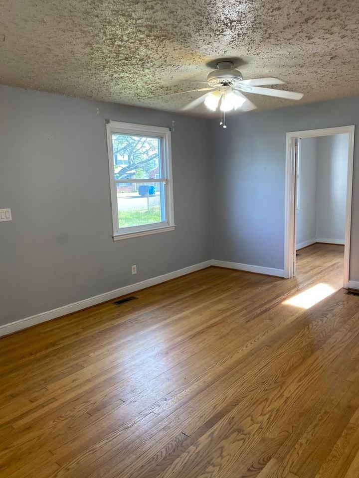 303 Troy Ave Ne - Photo 3 of 16