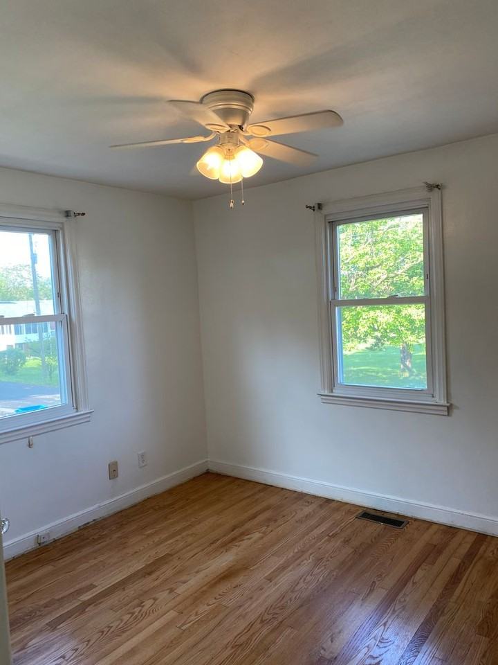 303 Troy Ave Ne - Photo 6 of 16