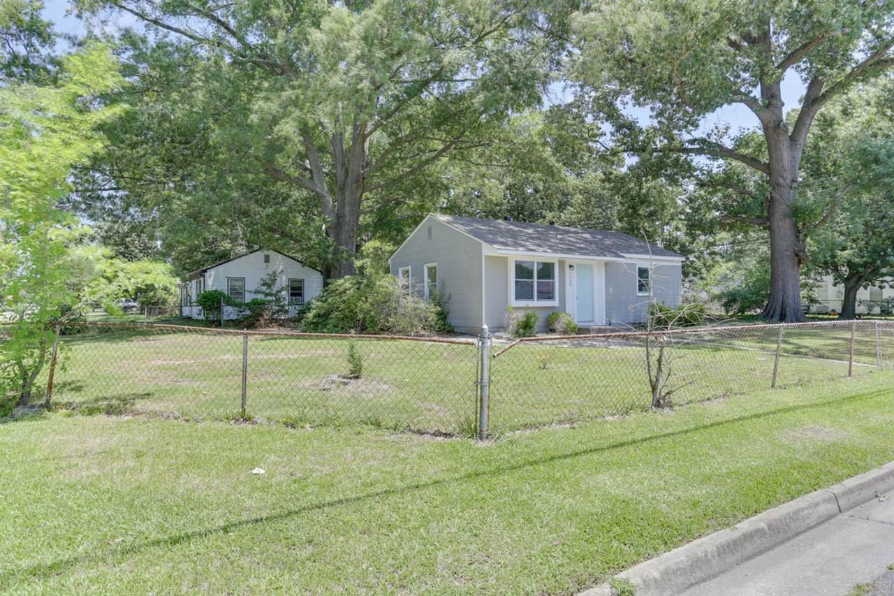 7904 Wickham Ave - Photo 2 of 30