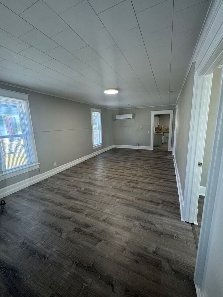 619 W Forest St - Photo 3 of 12