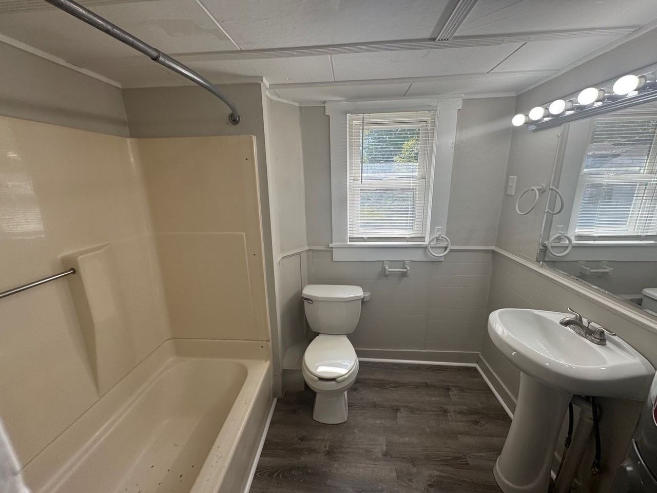 619 W Forest St - Photo 5 of 12