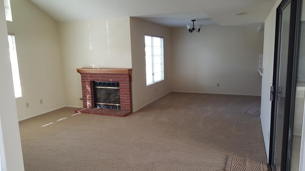 4468 Kenneth Ave - Photo 3 of 24