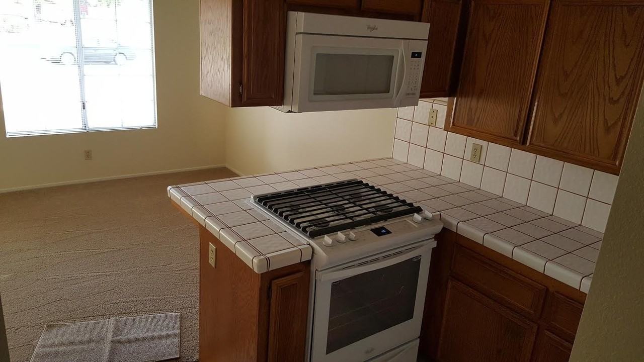 4468 Kenneth Ave - Photo 6 of 24