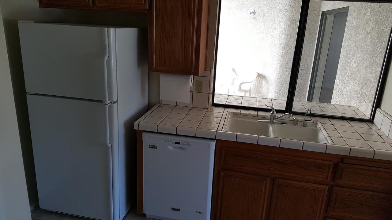 4468 Kenneth Ave - Photo 7 of 24