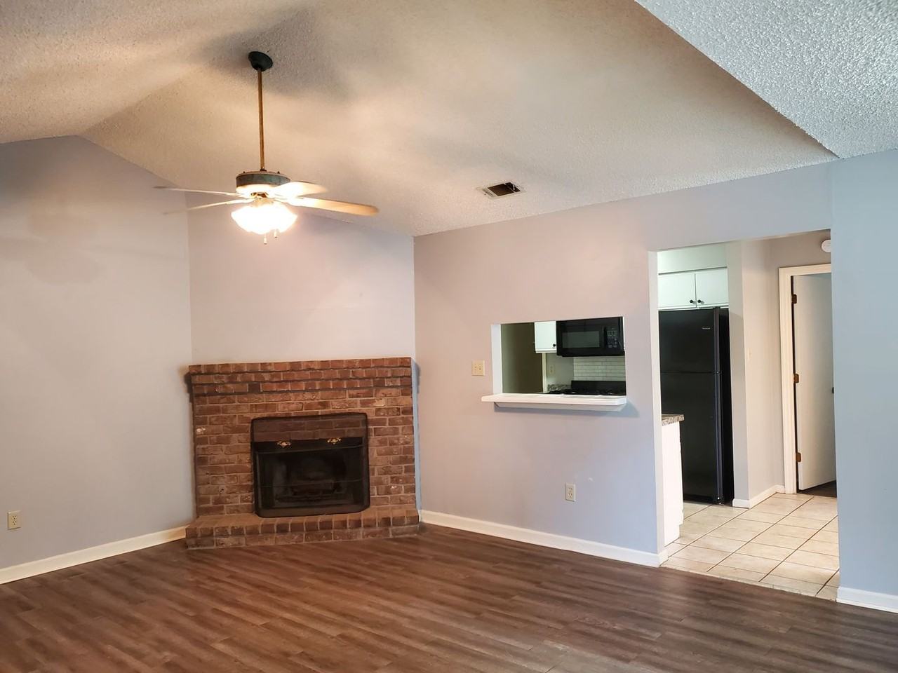 1401 King George Blvd #9 - Photo 3 of 26
