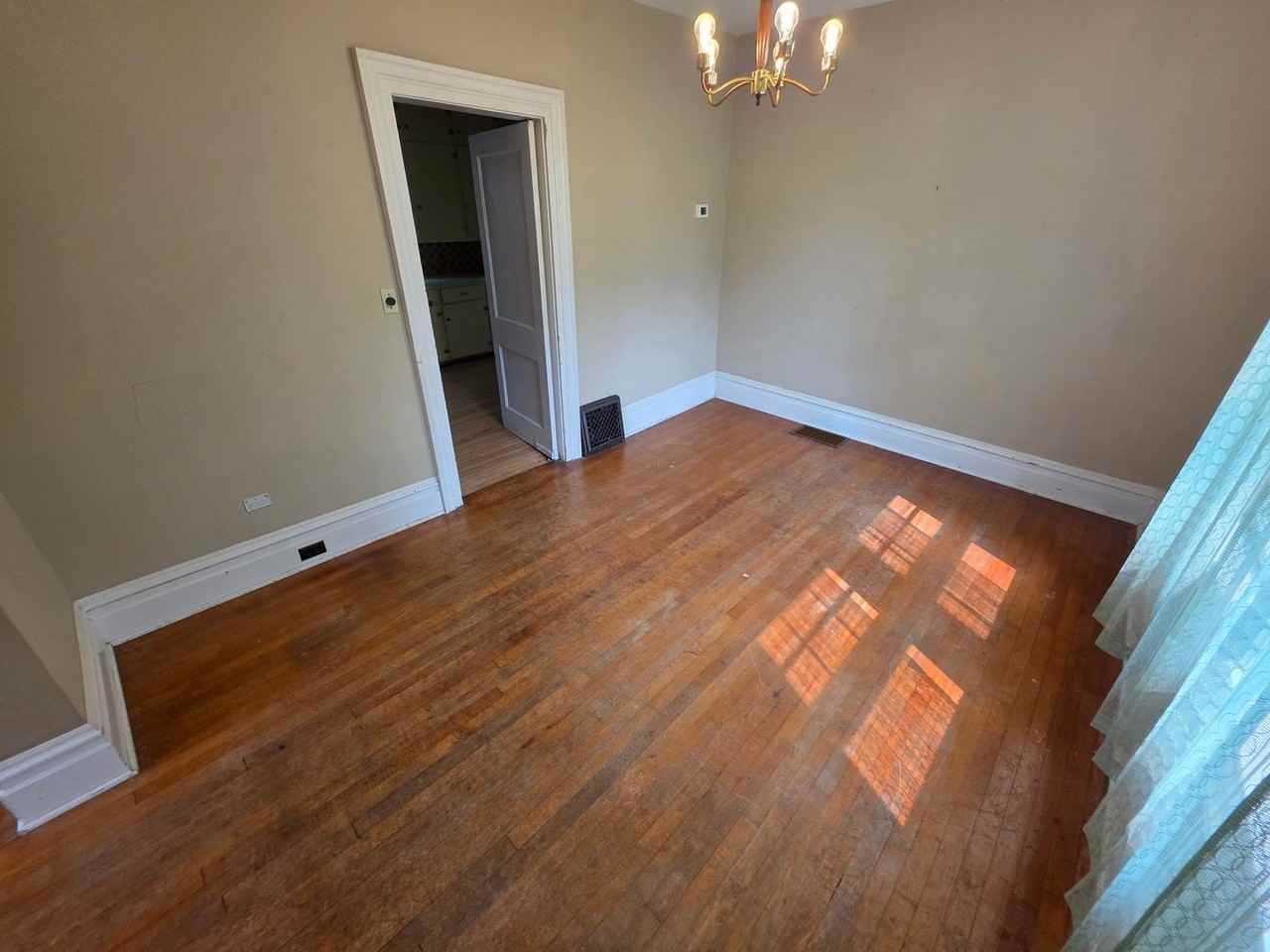 434 Niagara St - Photo 5 of 20
