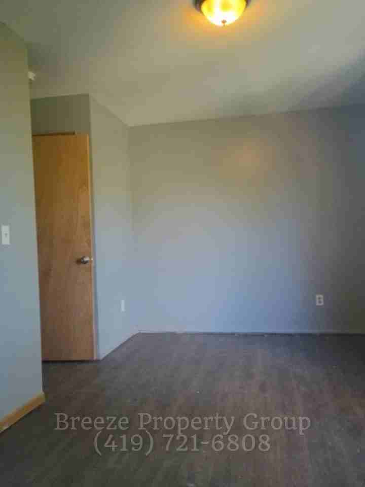 205 W Chalmers Ave - Photo 3 of 14