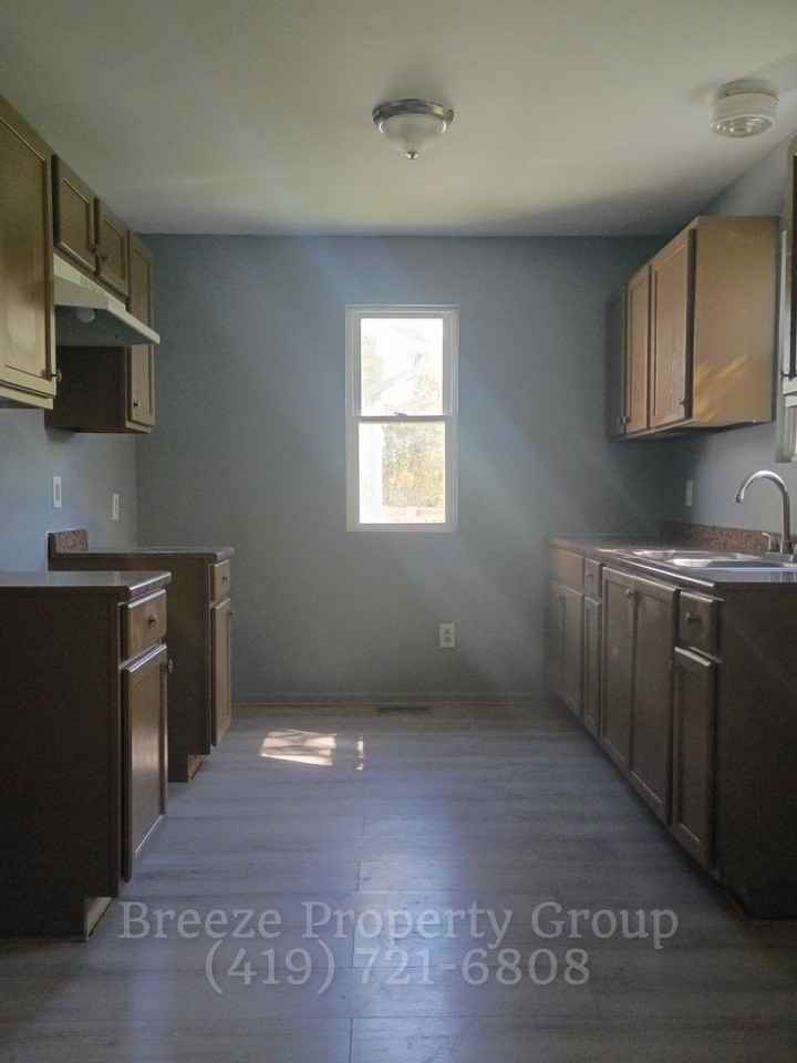 205 W Chalmers Ave - Photo 4 of 14