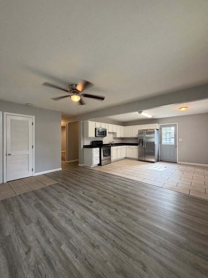 623 E Pine St - Photo 2 of 11