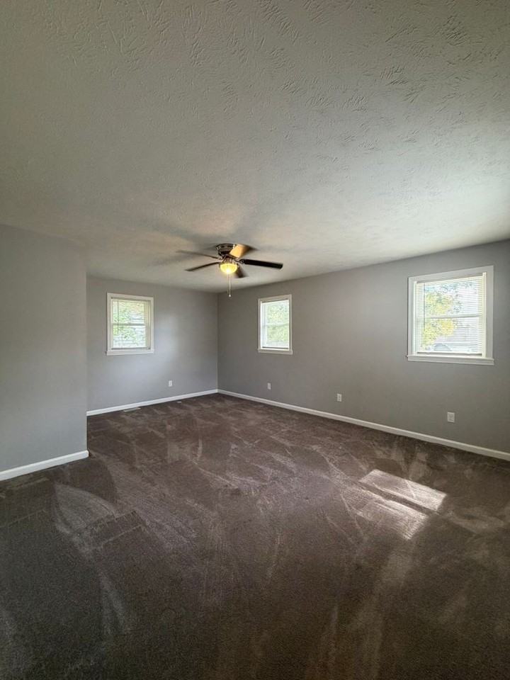 623 E Pine St - Photo 7 of 11
