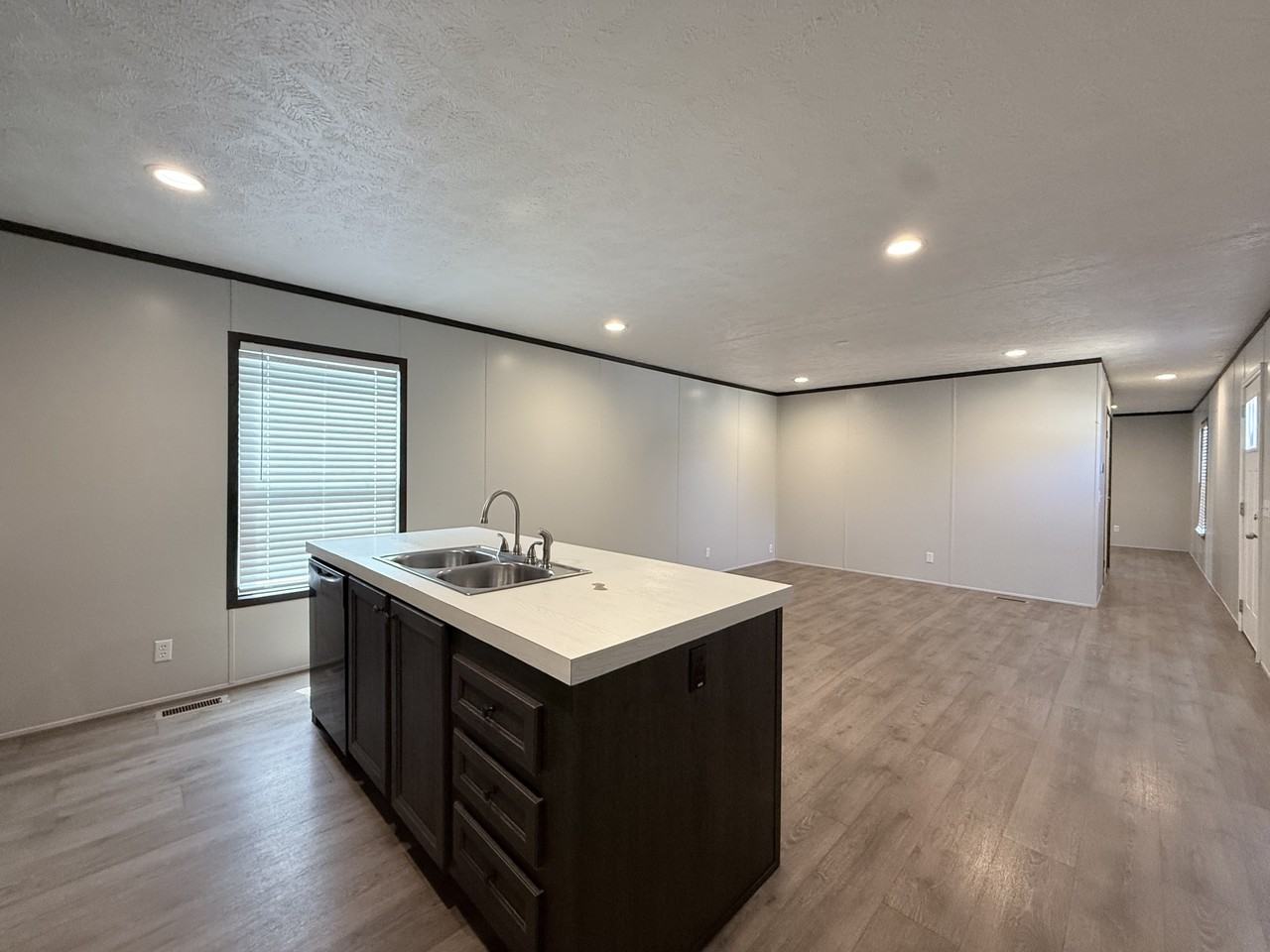 142 Shady Grove Dr - Photo 4 of 32