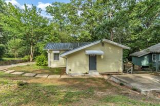211 Lakeshore Cir - Photo 1 of 1
