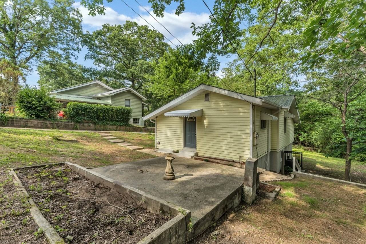 211 Lakeshore Cir - Photo 4 of 22