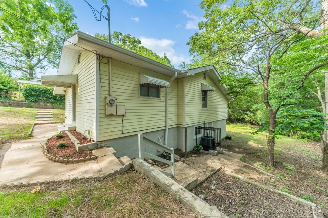 211 Lakeshore Cir - Photo 5 of 22