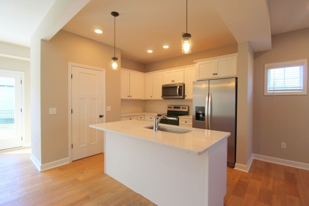 1412 Brook Hill Dr - Photo 5 of 31