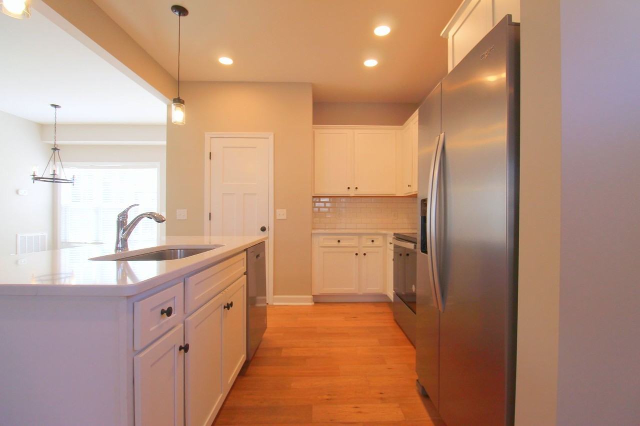 1412 Brook Hill Dr - Photo 7 of 31