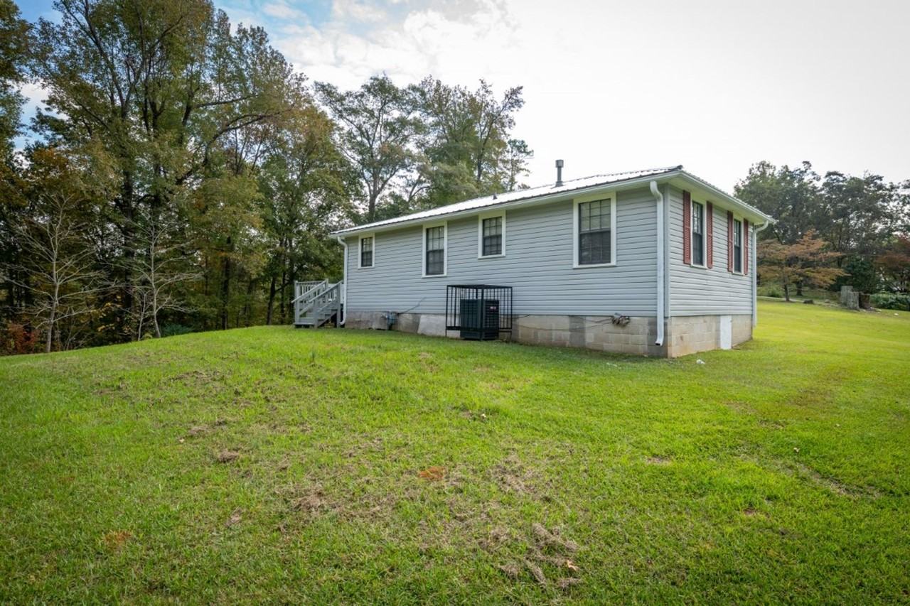 928 Garrett Cir - Photo 3 of 15