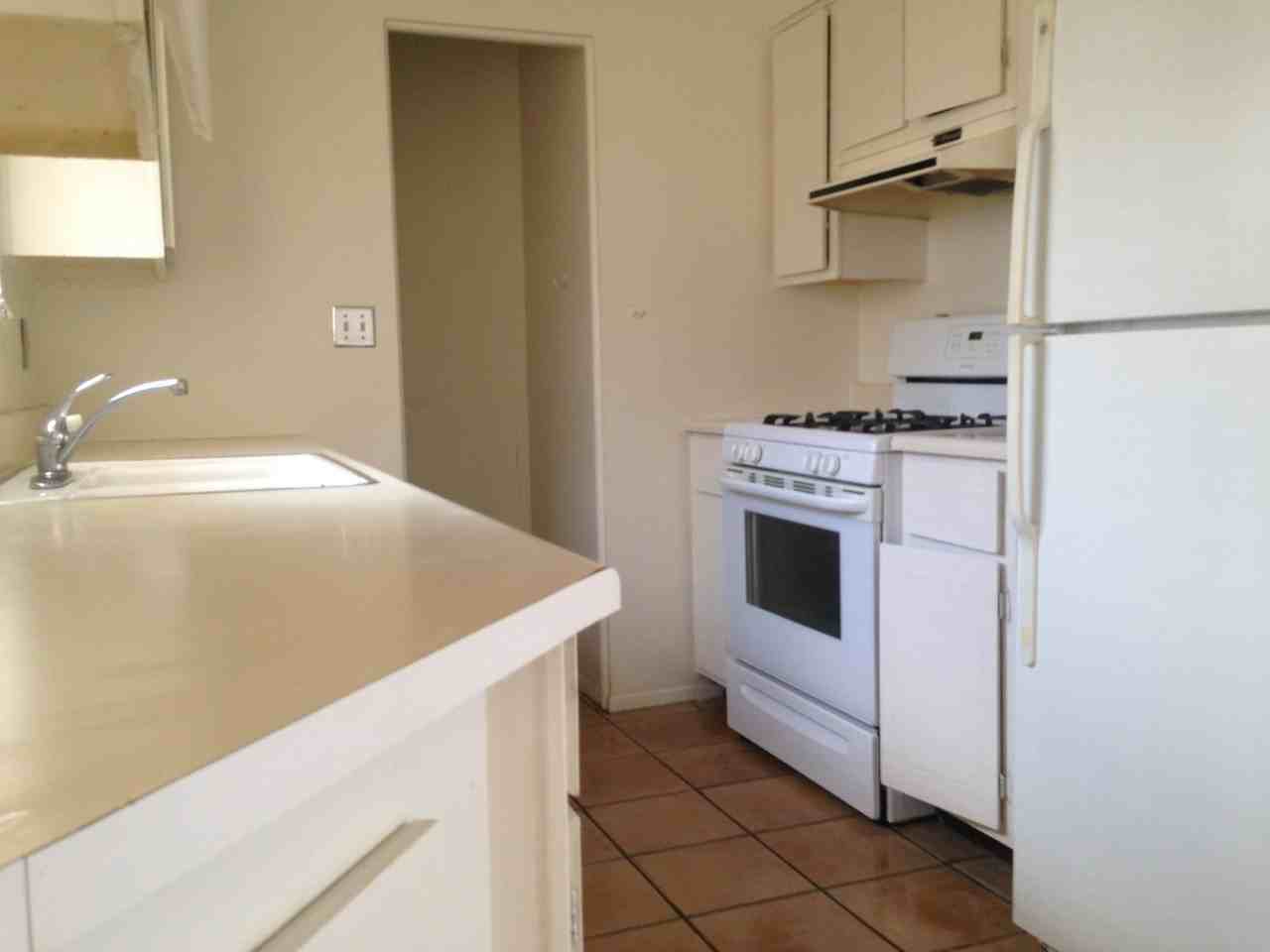 1118 W 9th St - Photo 3 of 13
