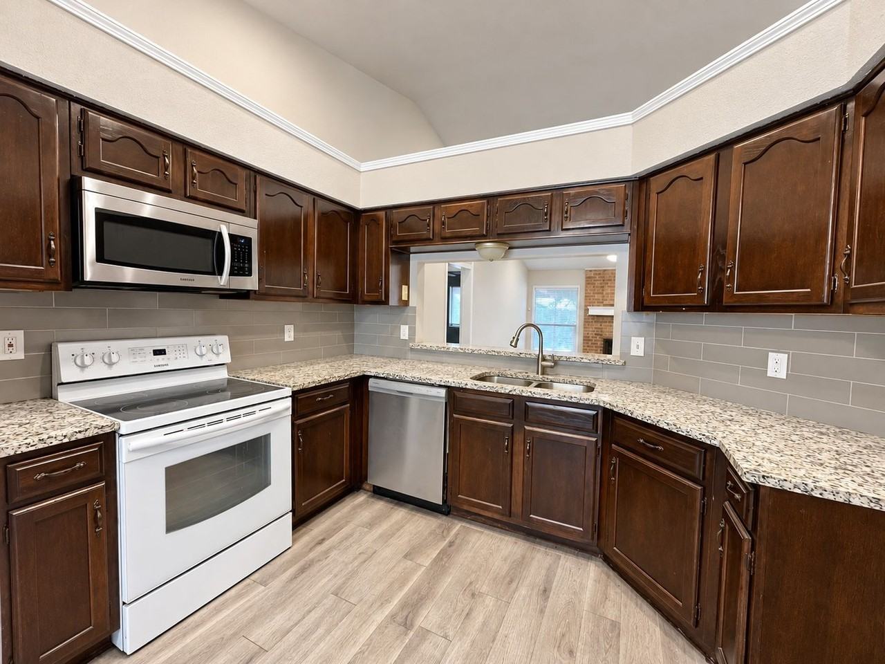 1038 Cedar Run Dr - Photo 4 of 24