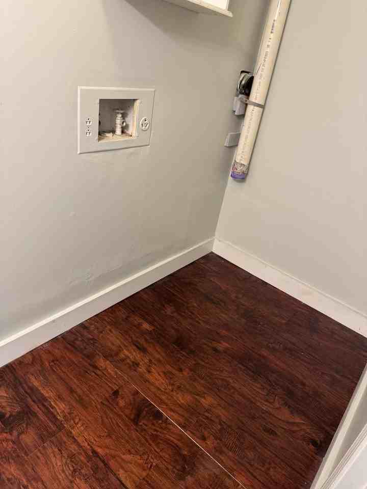196 N Main St - Photo 2 of 6