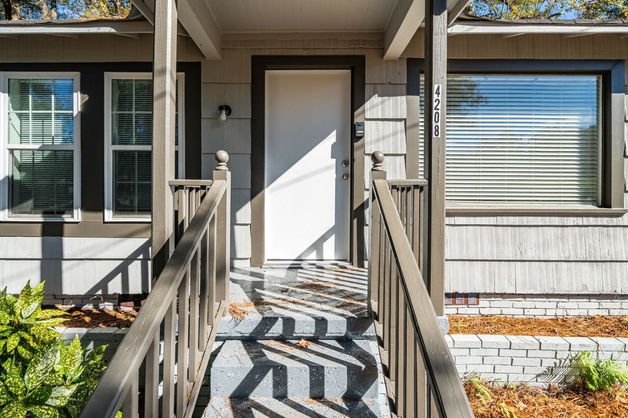 4208 Main St - Photo 4 of 19