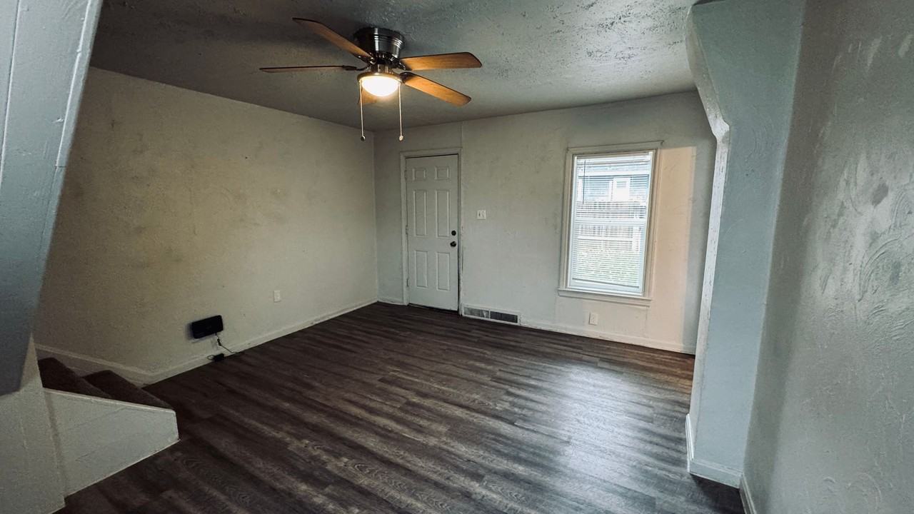 359 W 13th St - Photo 3 of 11