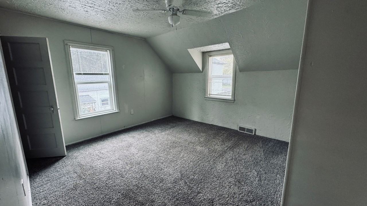 359 W 13th St - Photo 6 of 11